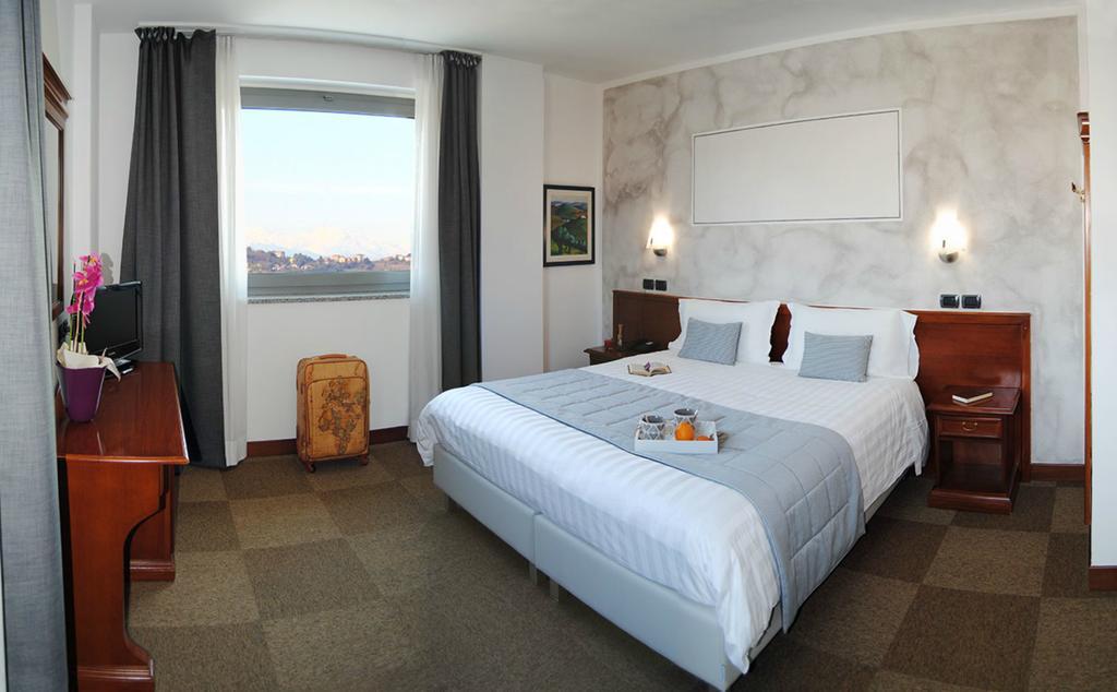 Hotel Medea (Adults Only) Alba  Exteriör bild