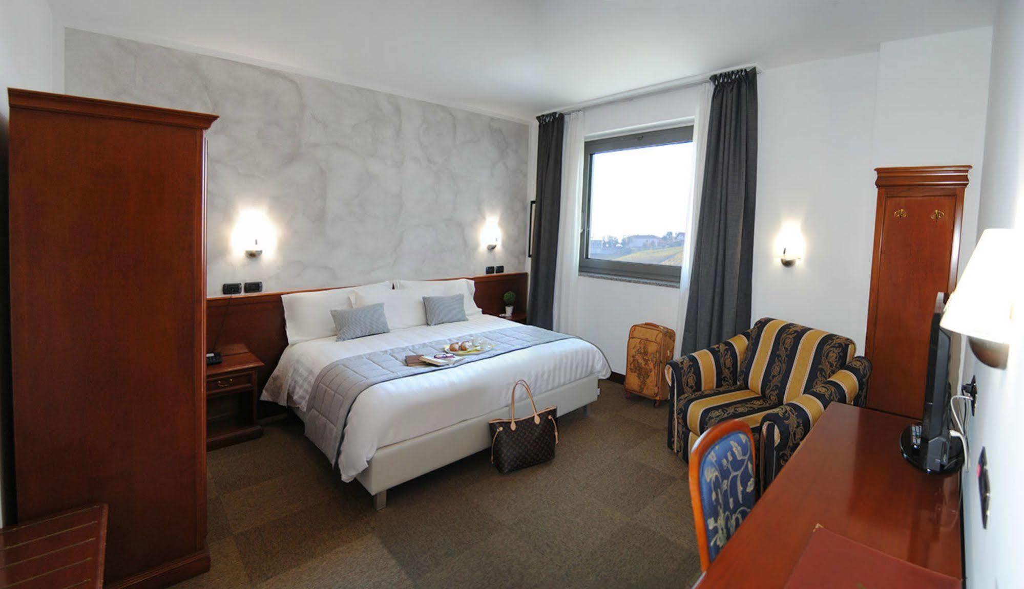 Hotel Medea (Adults Only) Alba  Exteriör bild